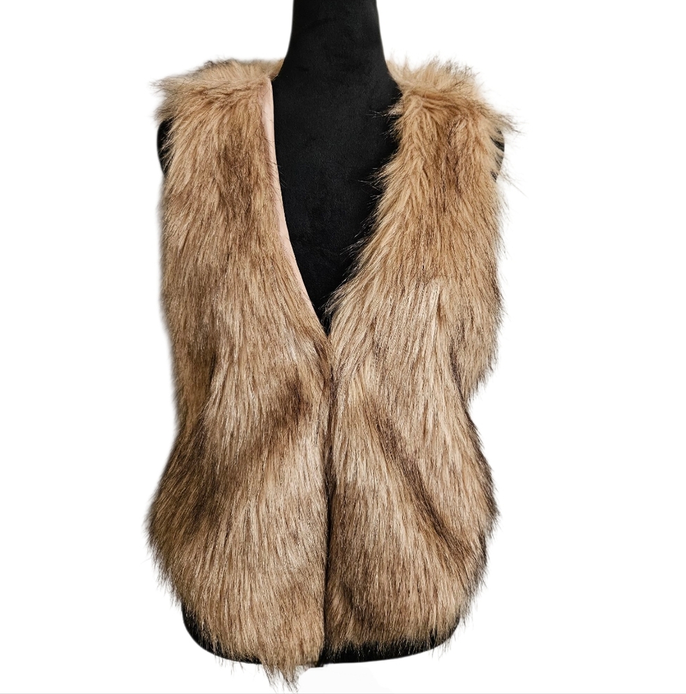 Me Jane Faux Fur Vest in Beige Size M